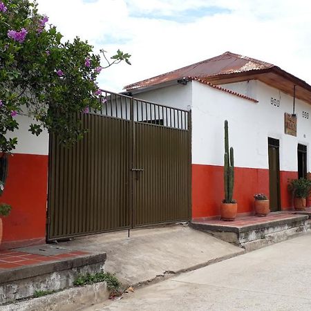 וילה-וייחה Hostal Villa Cecilia מראה חיצוני תמונה