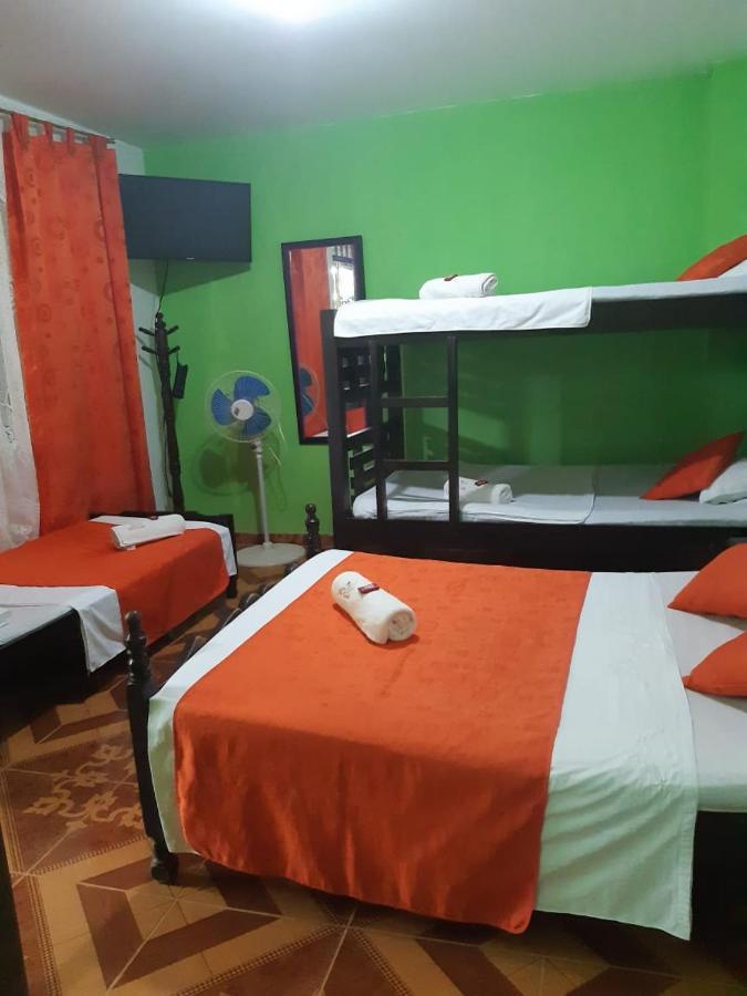 וילה-וייחה Hostal Villa Cecilia מראה חיצוני תמונה