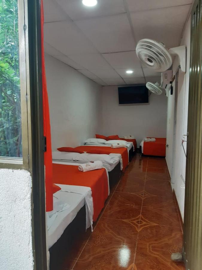 וילה-וייחה Hostal Villa Cecilia מראה חיצוני תמונה