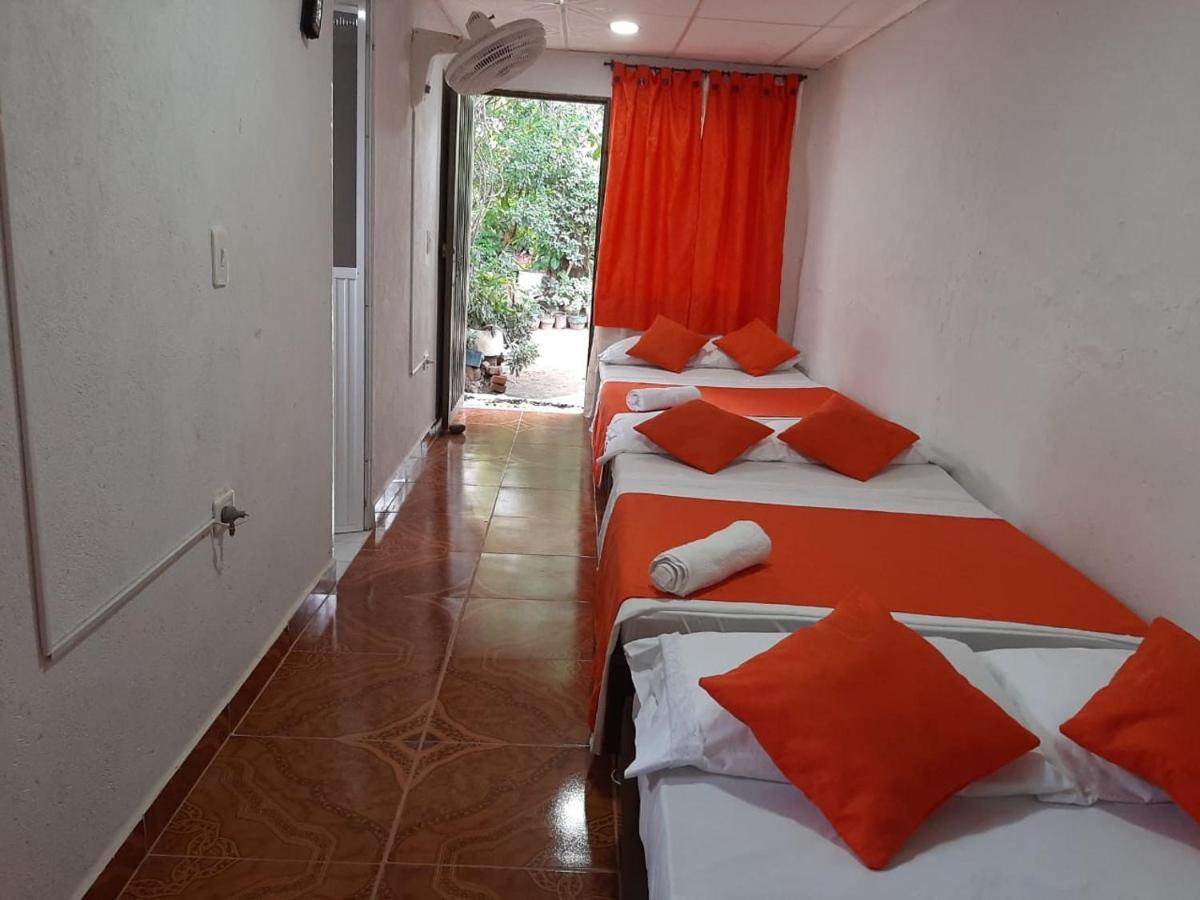 וילה-וייחה Hostal Villa Cecilia מראה חיצוני תמונה