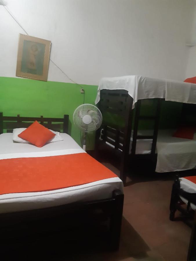 וילה-וייחה Hostal Villa Cecilia מראה חיצוני תמונה