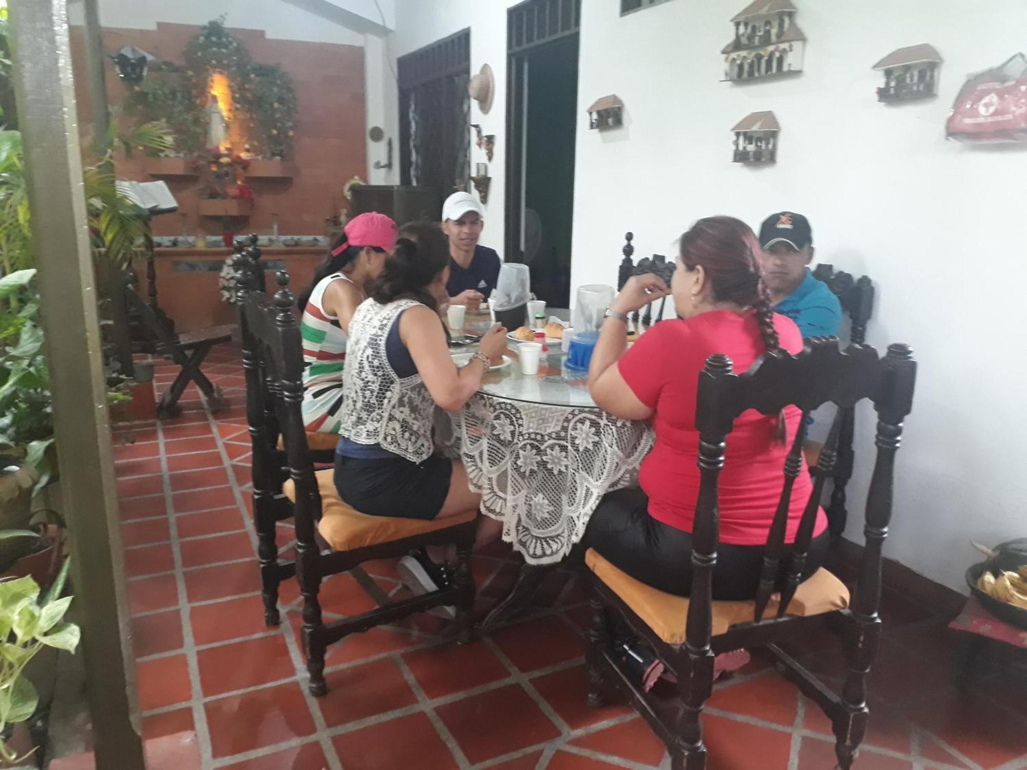 וילה-וייחה Hostal Villa Cecilia מראה חיצוני תמונה