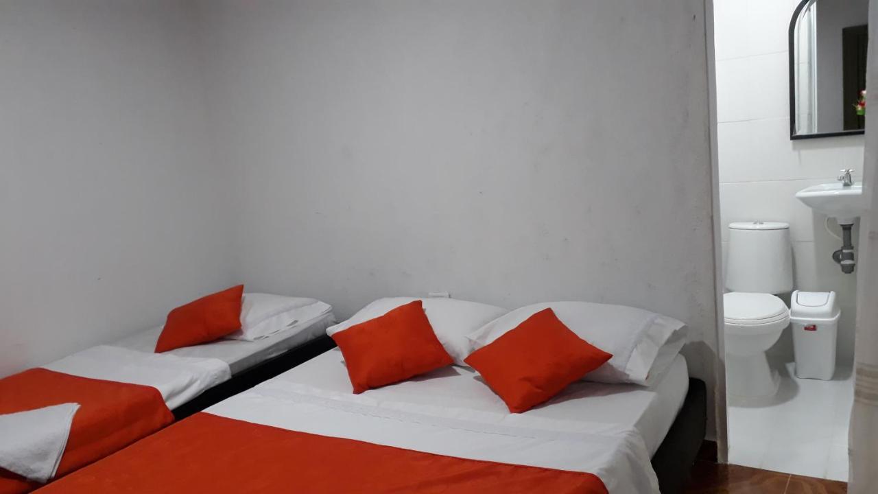 וילה-וייחה Hostal Villa Cecilia מראה חיצוני תמונה