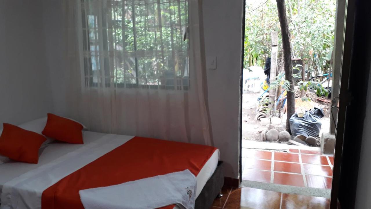 וילה-וייחה Hostal Villa Cecilia מראה חיצוני תמונה