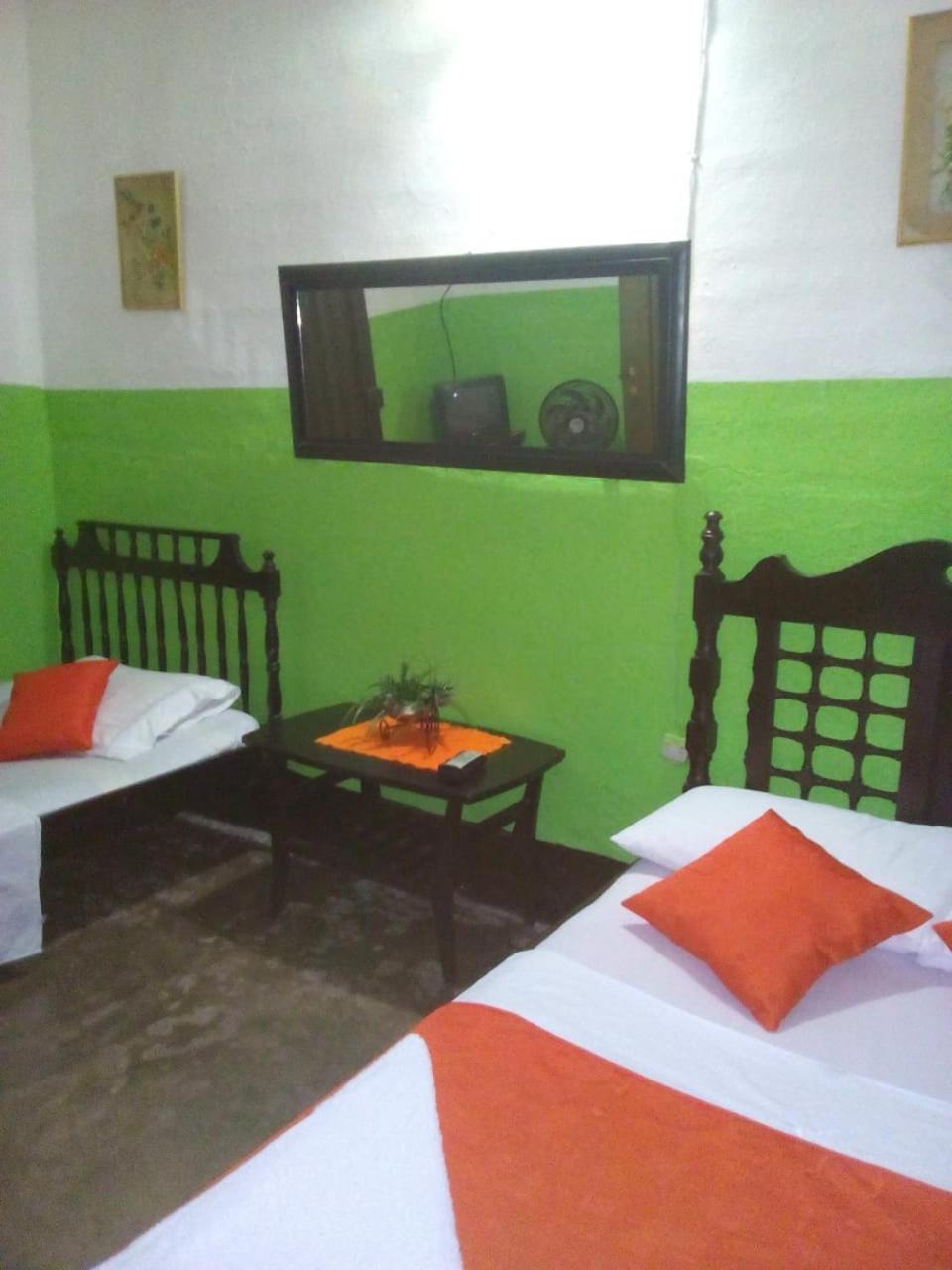 וילה-וייחה Hostal Villa Cecilia מראה חיצוני תמונה