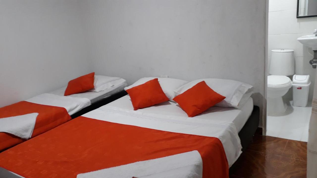 וילה-וייחה Hostal Villa Cecilia מראה חיצוני תמונה
