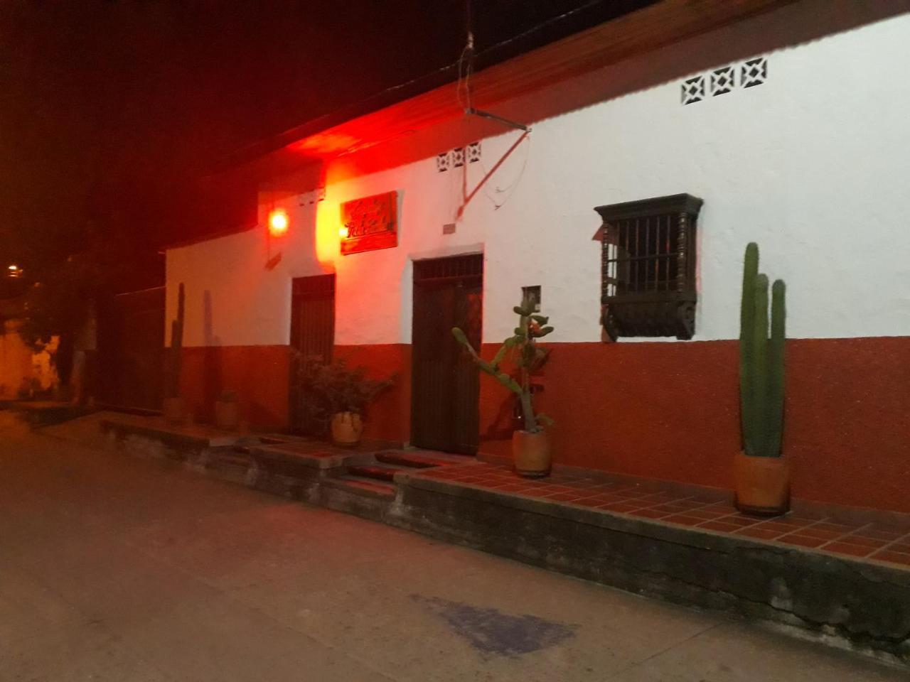 וילה-וייחה Hostal Villa Cecilia מראה חיצוני תמונה