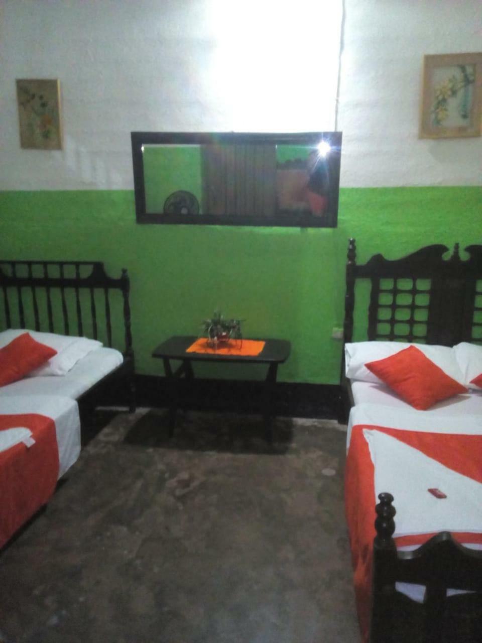 וילה-וייחה Hostal Villa Cecilia מראה חיצוני תמונה
