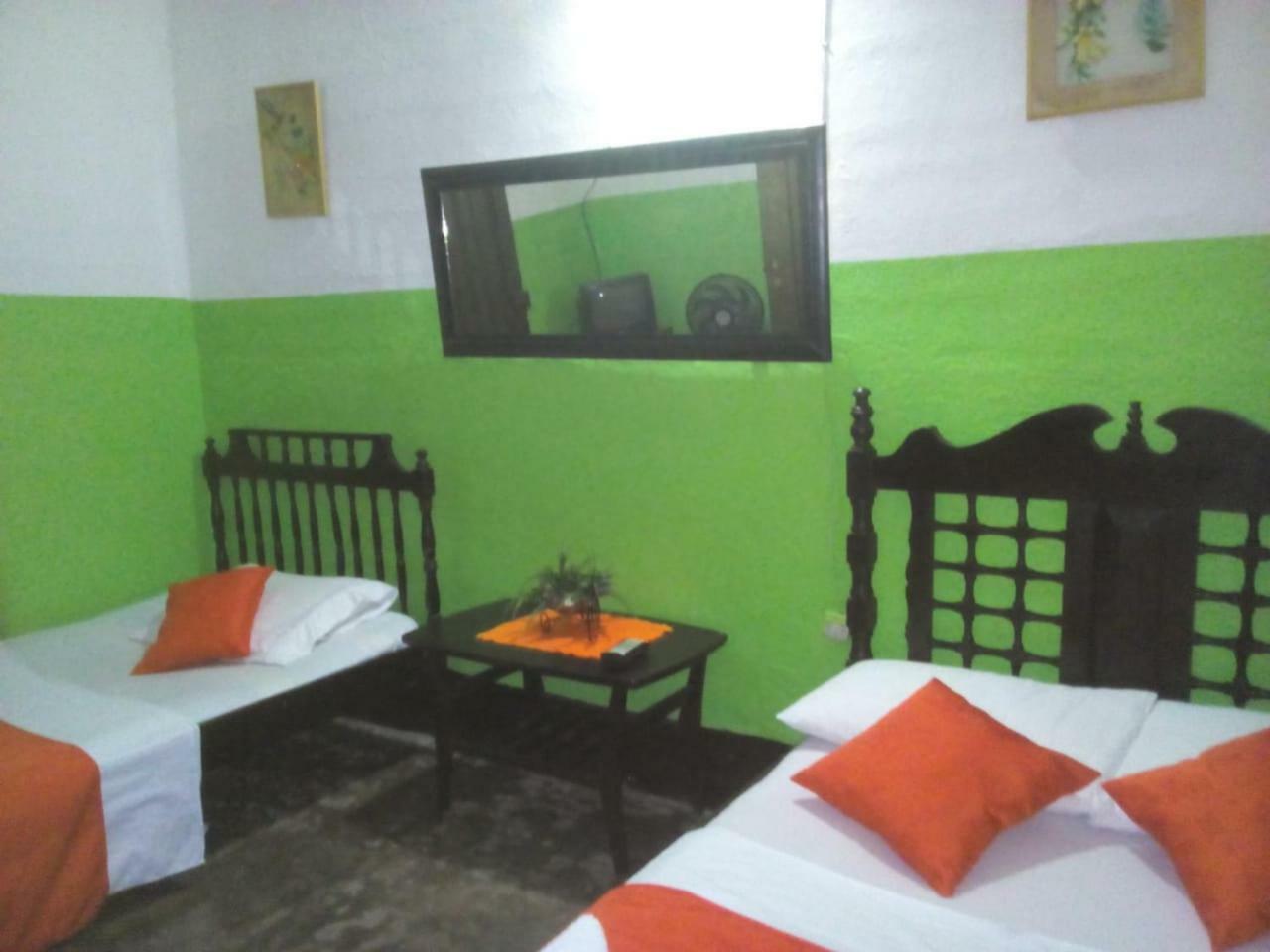 וילה-וייחה Hostal Villa Cecilia מראה חיצוני תמונה