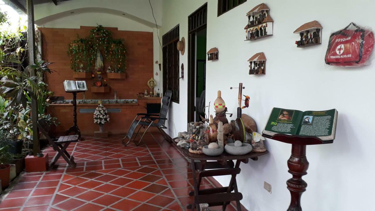 וילה-וייחה Hostal Villa Cecilia מראה חיצוני תמונה