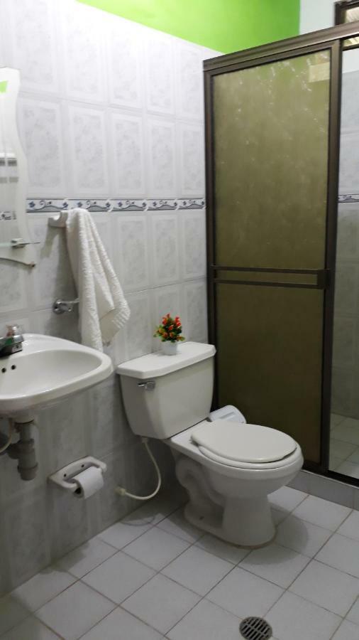 וילה-וייחה Hostal Villa Cecilia מראה חיצוני תמונה